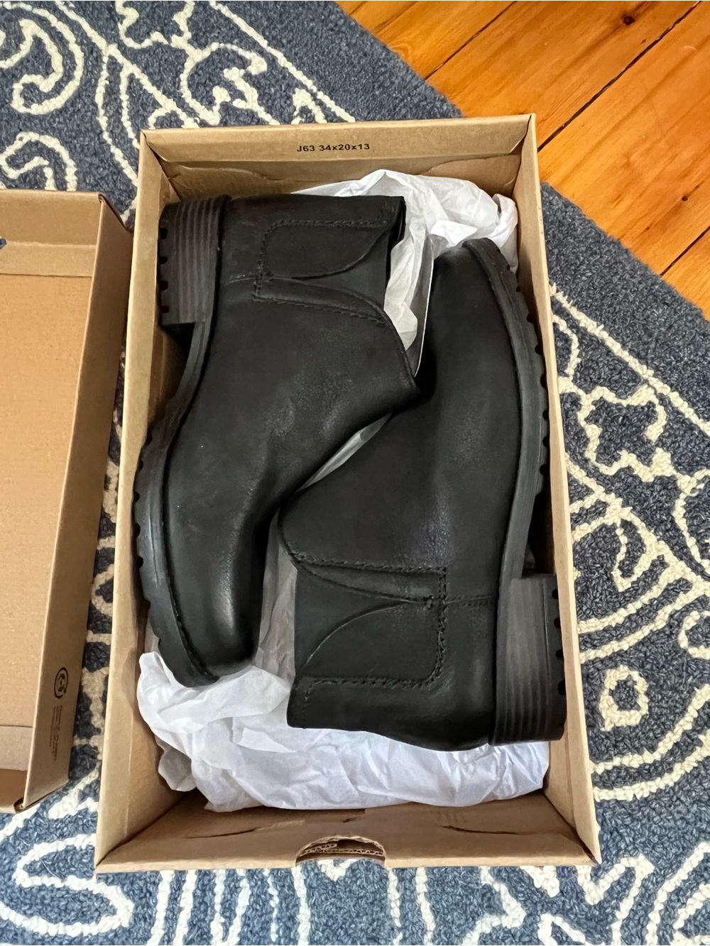 Clarks Black Chelsea Ankle Boots for women - Classic Slip-On